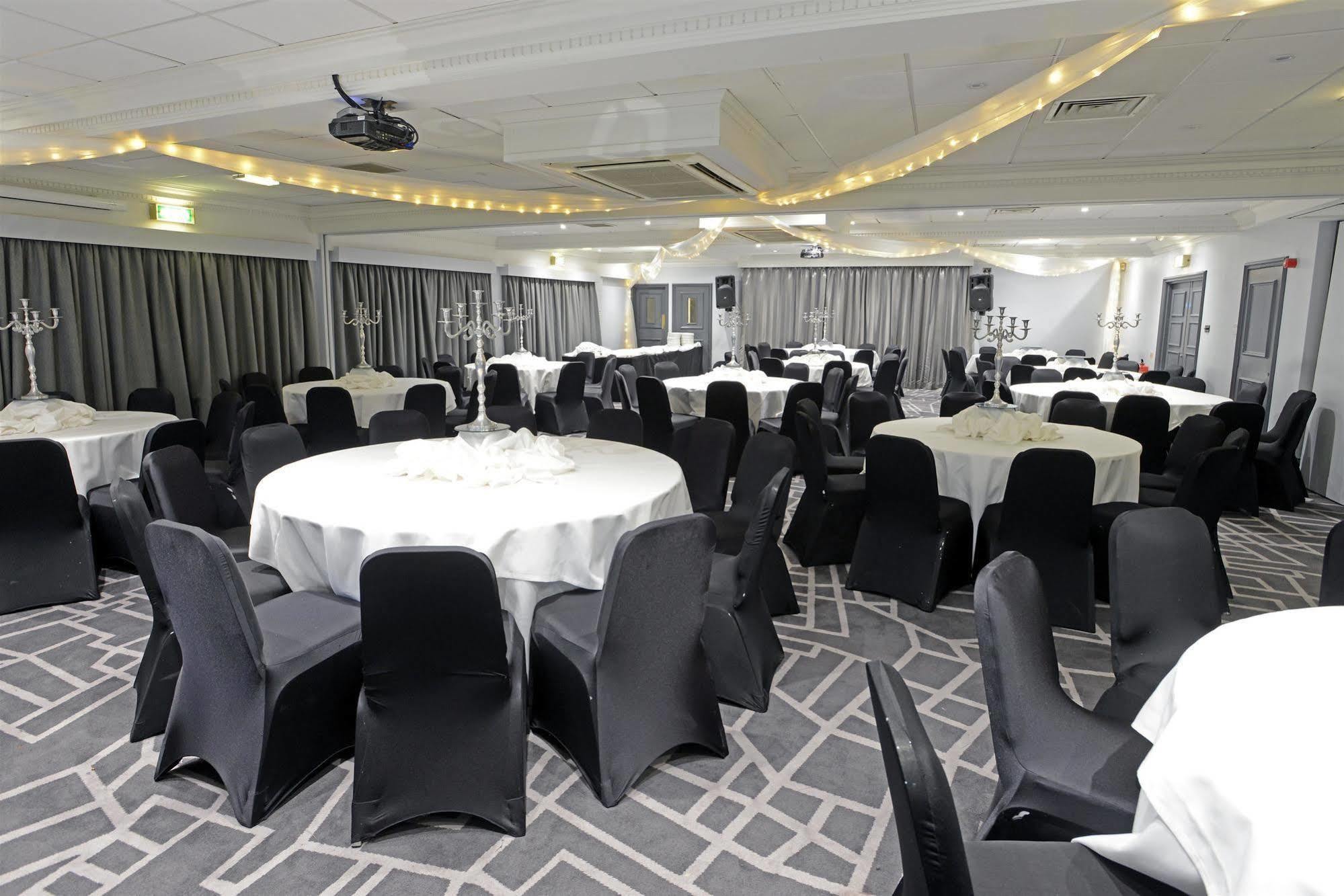 Village Hotel Nottingham Beeston  Esterno foto
